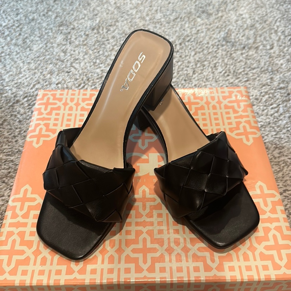 Soda black sandals